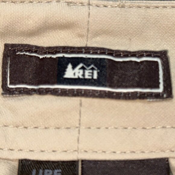 REI Khaki Cargo 9" Shorts Size 16 Outdoors Hiking‎ Lightweight Summer - Picture 8 of 11